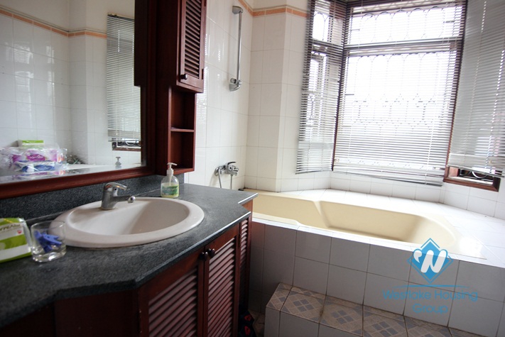 Nice and cozy house in Westlake area 